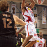 Dunk de Tremmel Darden durant les Plays-Off contre l'ASVEL